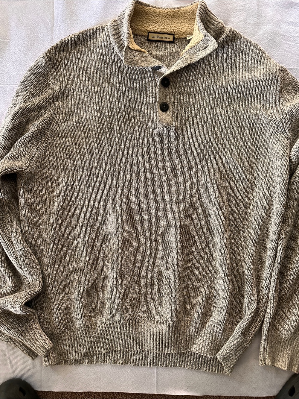 G.H. Bass & Co. Men's Gray Knit Henley Sweater
